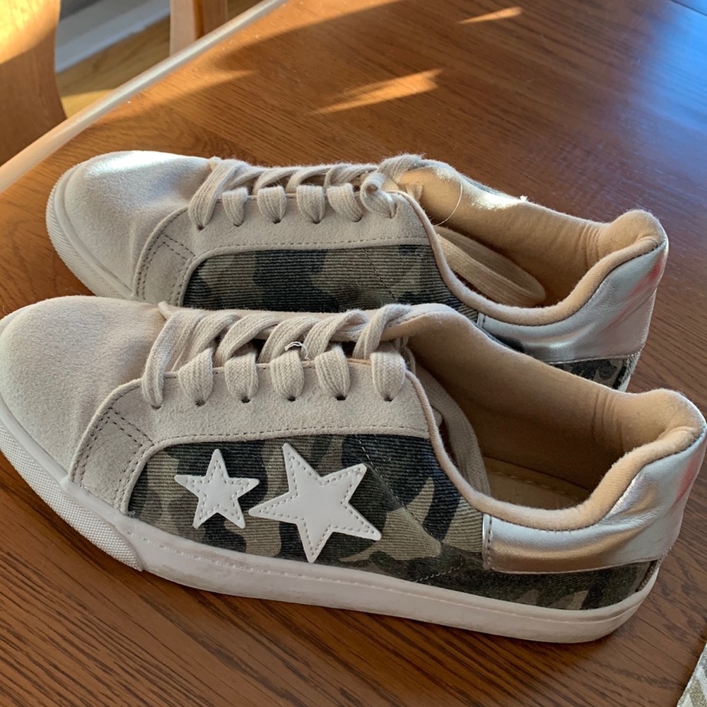 Taupe star with camo inset soda sneakers